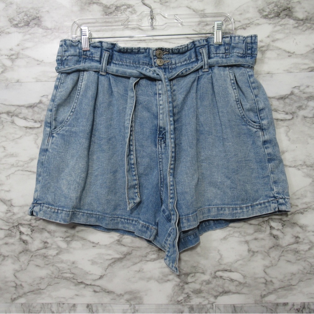 American Eagle Outfitters Pleated Belted Denim Mom Shorts Size 14